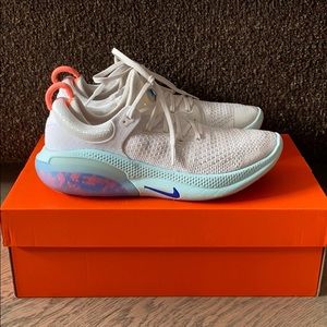Nike Joyride Flyknits
